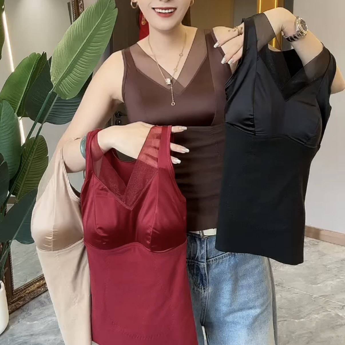 缎面拼接网纱V领修身保暖背心