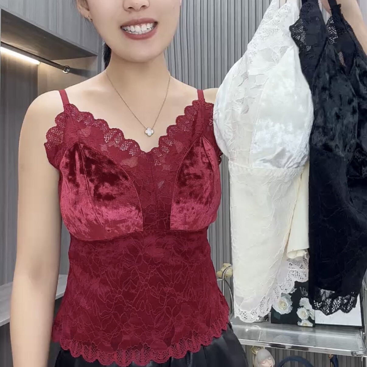 秋冬蕾丝金丝绒磨毛吊带带胸垫女内搭美背吊带小背心带胸垫背心
