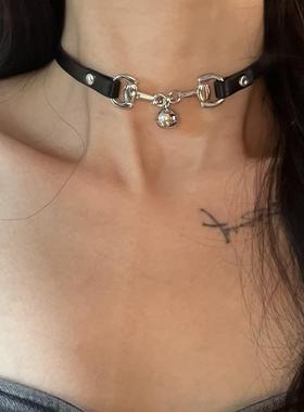 [楼哈哈]暗黑甜酷辣妹小众设计感choker皮质铃铛项圈百搭颈链女