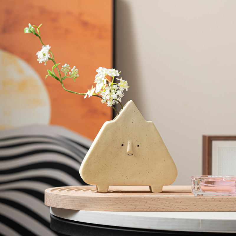 乐梦创意陶瓷花瓶新款可爱三角人脸客厅装饰品家居