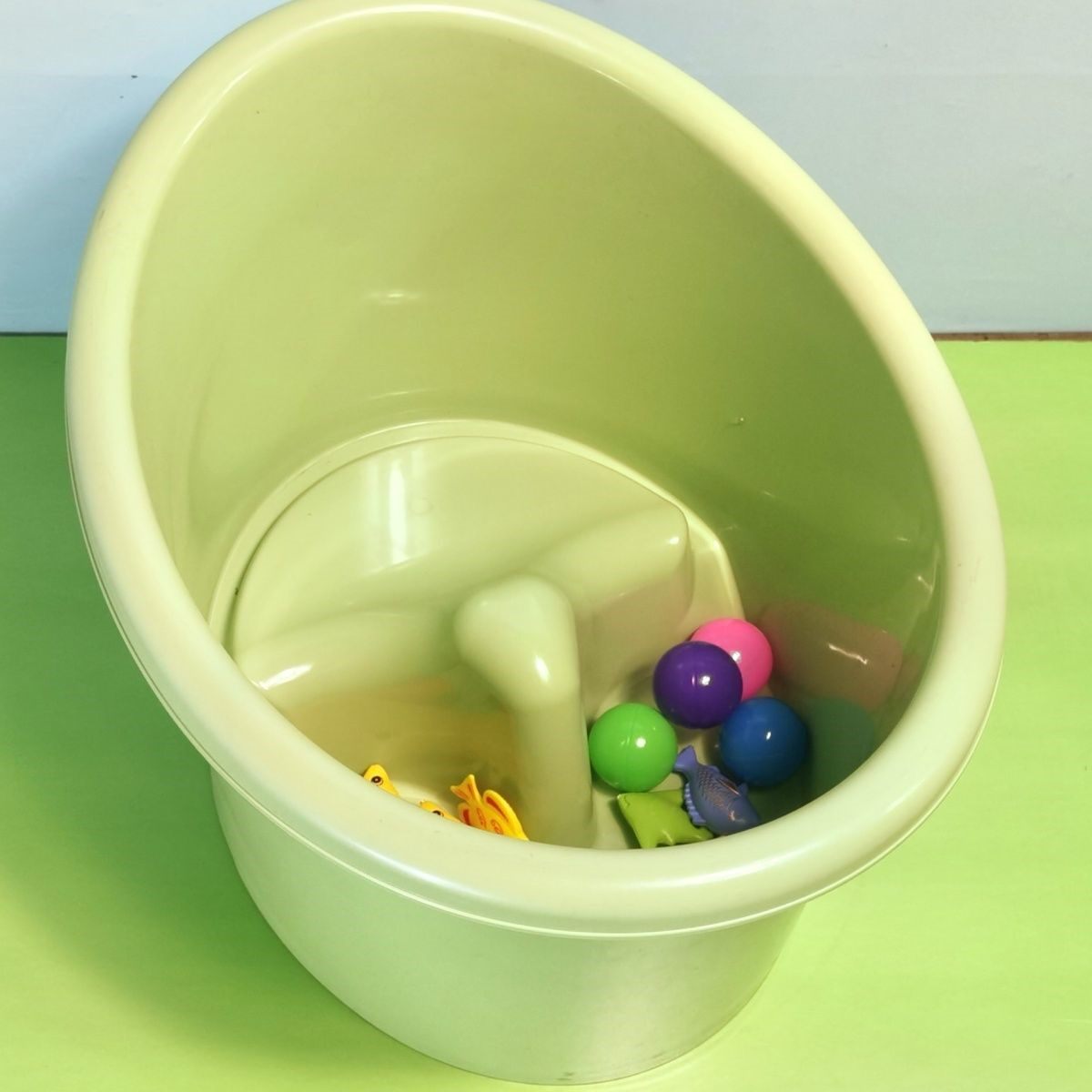 新疆包邮儿童泡澡桶宝宝游泳桶婴儿洗澡沐浴桶孩子可坐家用加厚