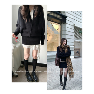 44AaSi早春 心头爱！超显瘦甜酷感叠穿大V领针织毛衣包臀修身裙