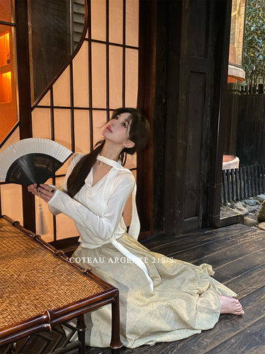 银色山坡天丝卡其色半身裙