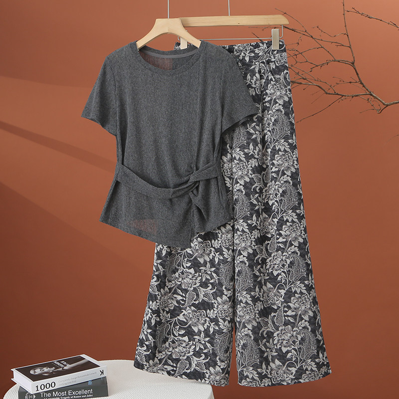 时尚休闲套装女夏季2026新款洋气减龄收腰t恤搭配花阔腿裤两件套