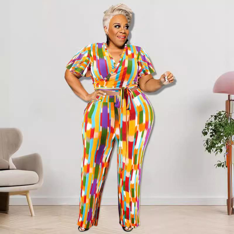 Plus size women's short-sleeved top with pants suit