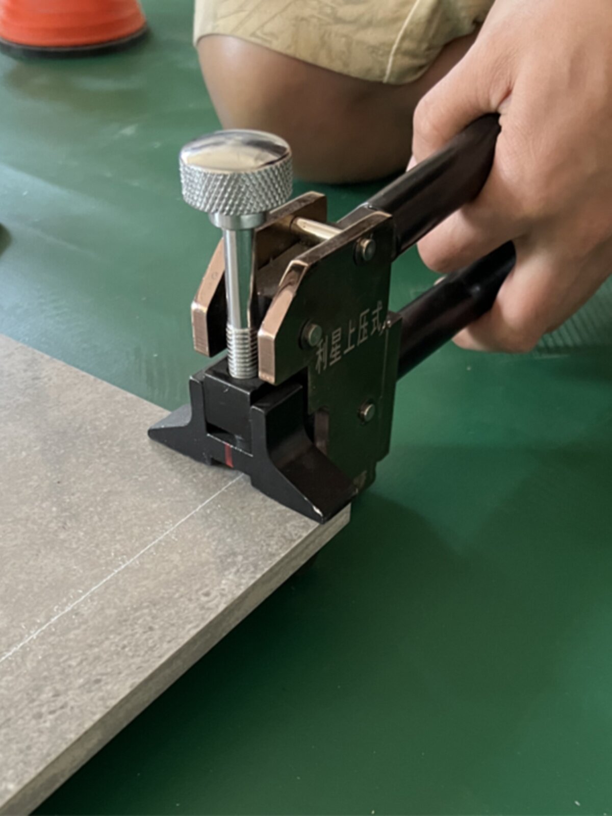 岩板型地砖瓷砖轨道大力钳瓷砖开界器tt推刀推刀瓷砖切割神器型