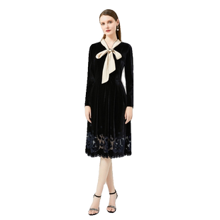 马天奴春秋新款黑色系带领丝绒连衣裙长袖收腰长裙气质洋气裙子