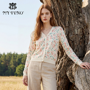 气质时尚 马天奴秋冬女装 毛衫 小衫 杏色棉质印花V领单排扣针织开衫