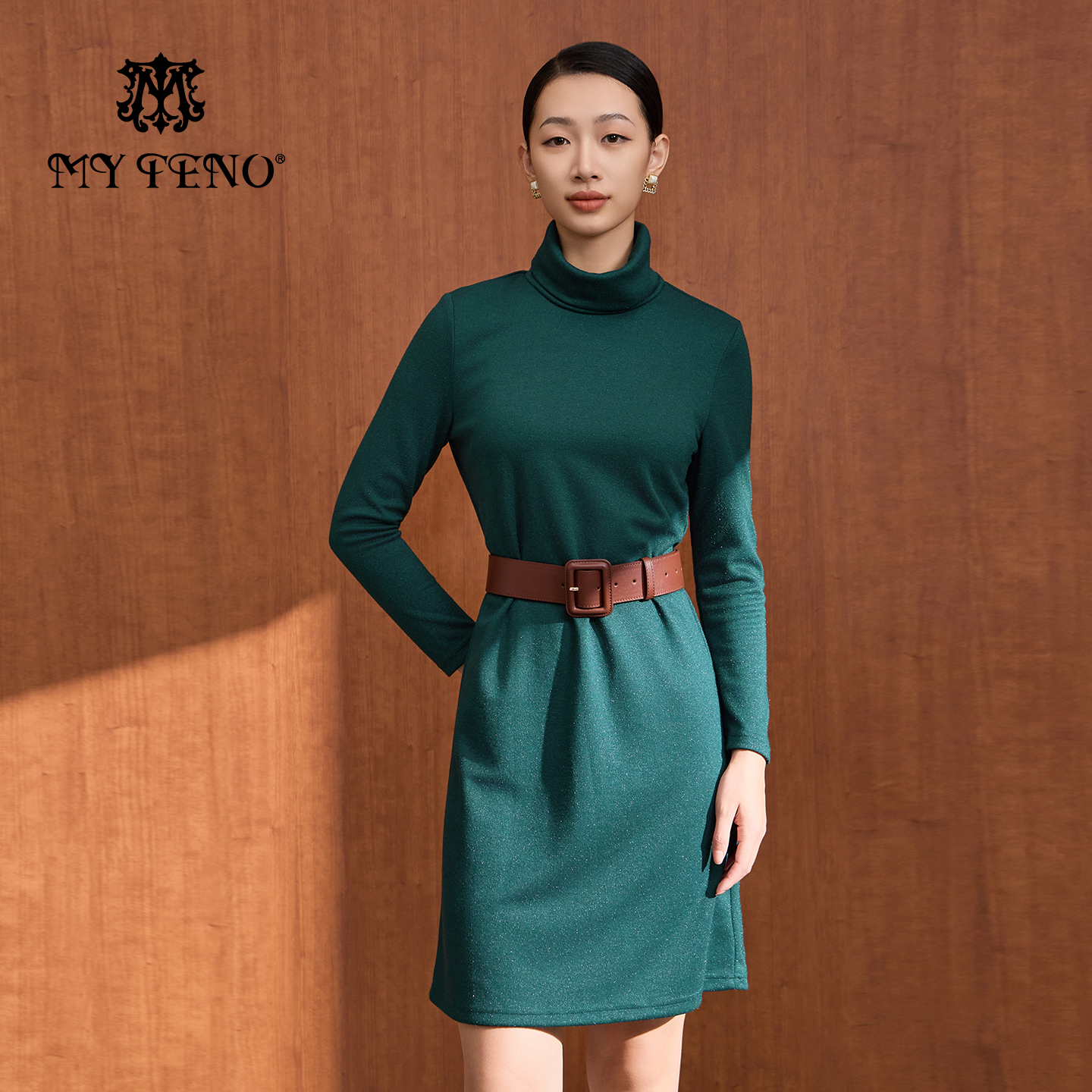 马天奴绿色高领修身长袖连衣裙