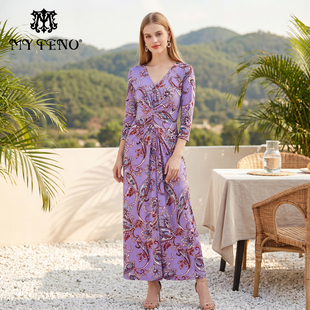 马天奴2025春夏新款紫色印花V领修身连衣裙子收腰扭结度假休闲女