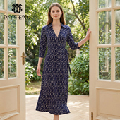 马天奴2025夏季 气质女 长裙时尚 新款 藏青色印花翻领连衣裙子修身