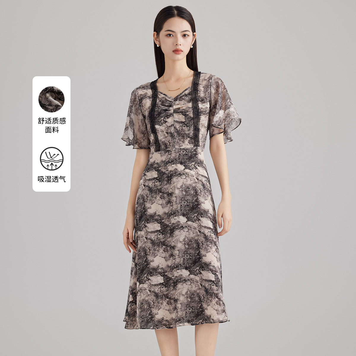 马天奴灰色V领印花荷叶连衣裙