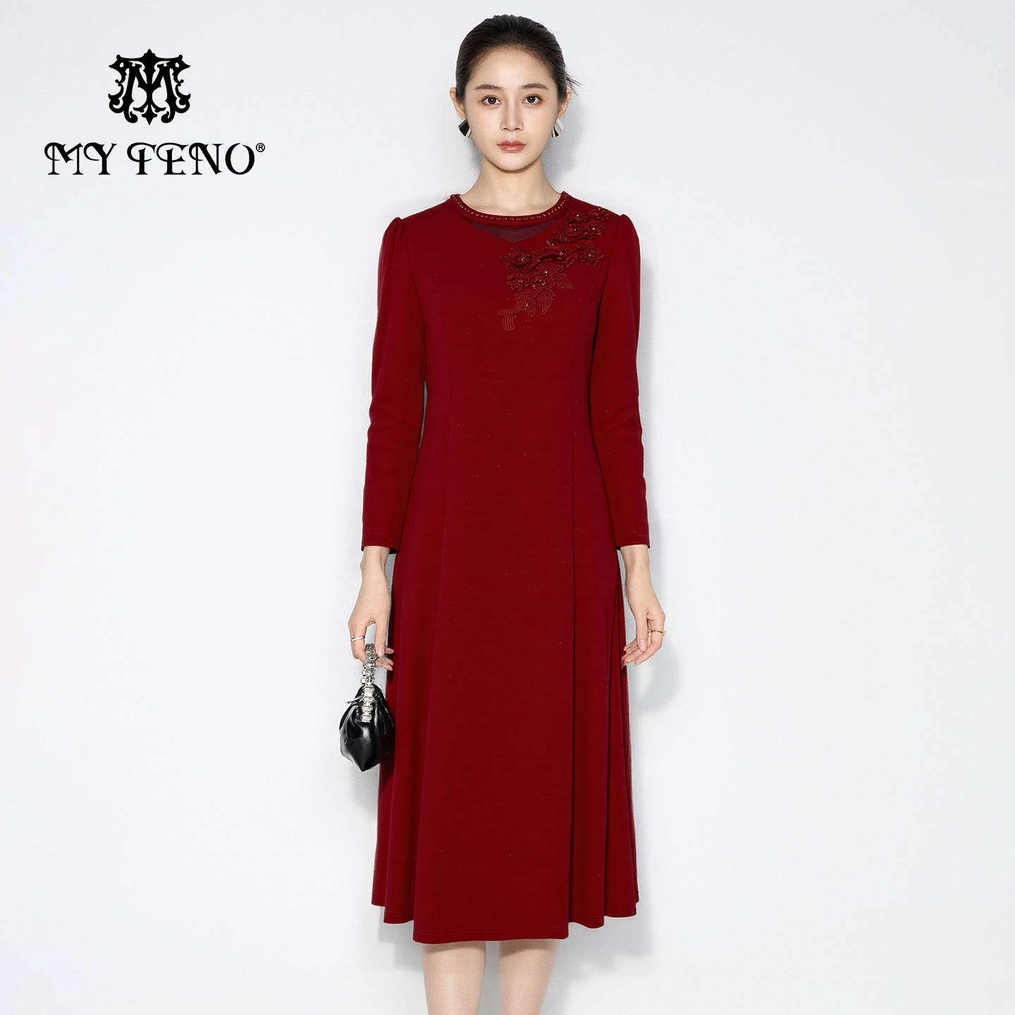马天奴2025秋冬新款红色钉珠绣花连衣裙子收腰长袖气质婚庆礼裙女
