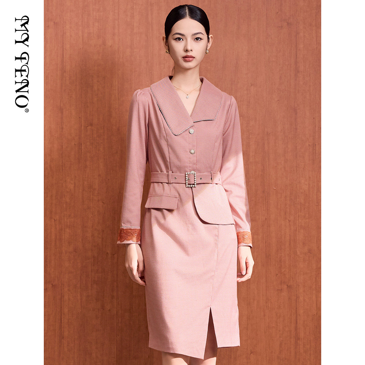 马天奴女装新款粉色格纹翻领连衣裙西装裙开衩直筒裙收腰裙子时尚