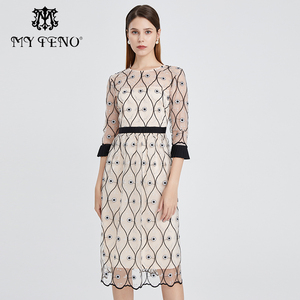 马天奴春秋新款女米白色绣花网纱连衣裙子收腰圆领气质时尚流行