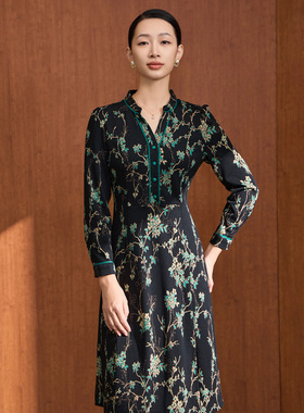 马天奴秋季新款女黑色印花V领纽扣收腰连衣裙子长袖时尚气质优雅