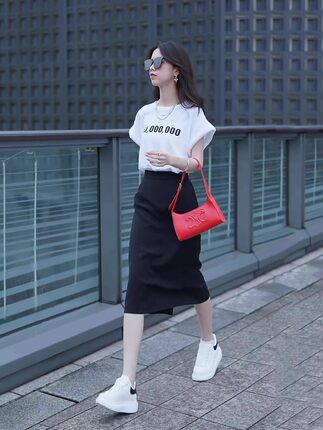 今年流行漂亮套装裙气质女神范高端印花字母T恤开叉半身裙两件套