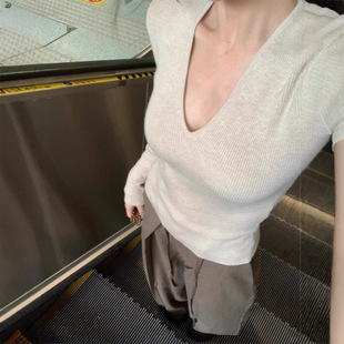 纯色v领针织打底衫女秋冬新款内搭毛衣纯欲修身显瘦百搭长袖上衣