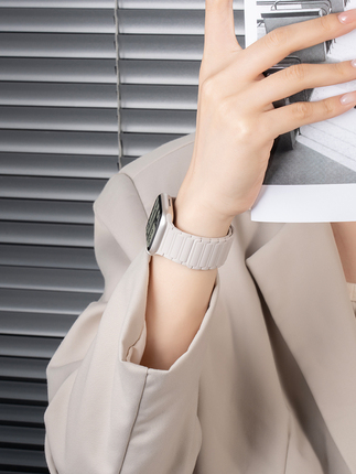 Zhang Qianyi's Same Style Band Suitable for S10 Apple S11 Watch Iwatch10 Strap Applewatch9 Magnetic Silicone S8 Wristband Ultra Women's Model Se Sports 8 Men's 7 High-End New Summer Model