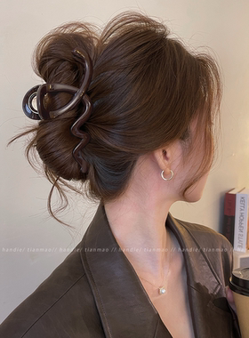 气质巧克力棕波浪抓夹女大号盘发夹2025新款高级感鲨鱼夹子发饰