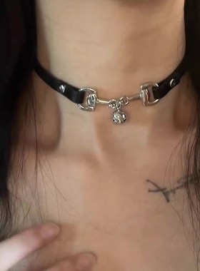 暗黑辣妹甜酷风项圈女小众设计感choker皮质铃铛颈链朋克风项链