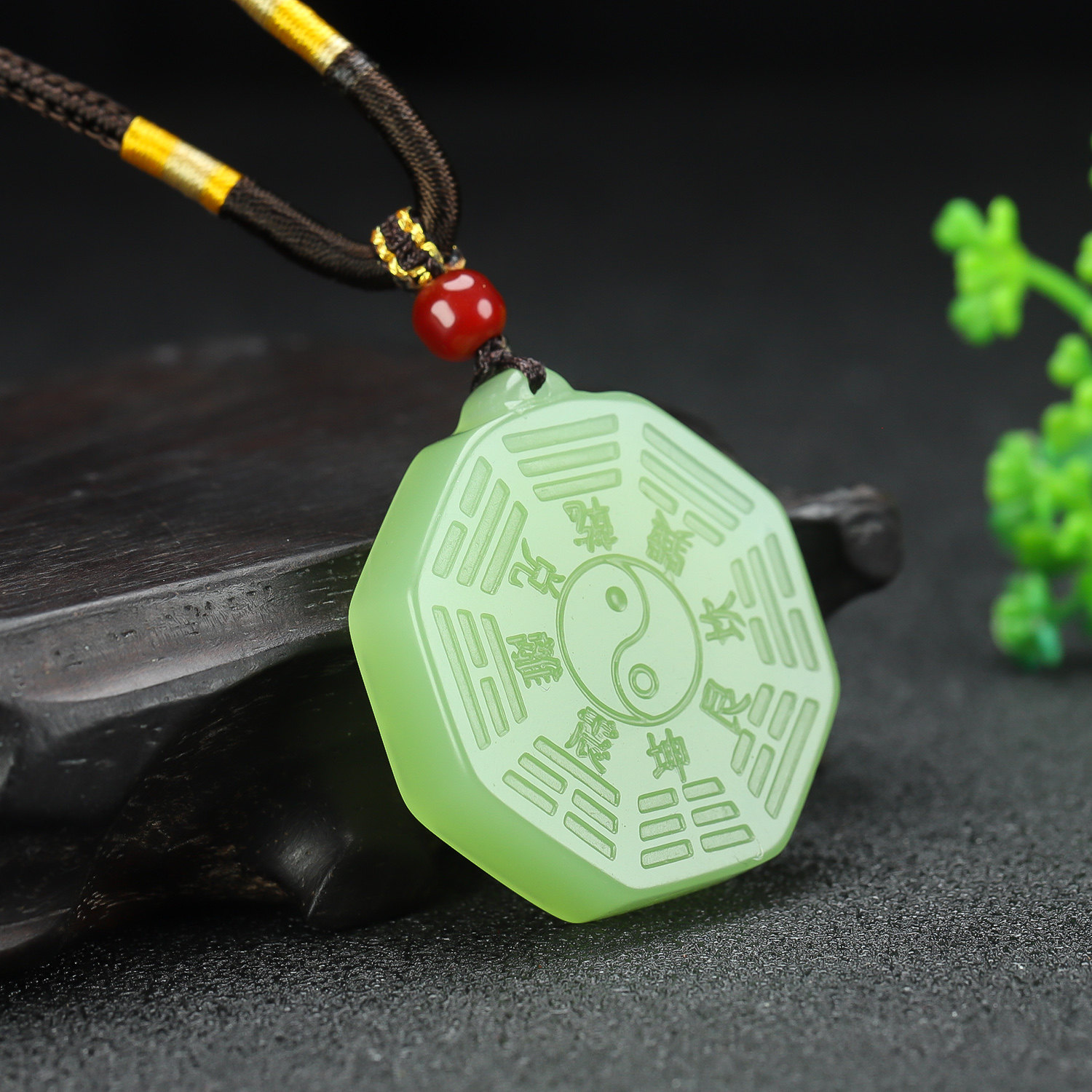 新疆和田玉湖水绿八卦牌双面雕工挂件晴水阴阳八卦图吊坠男女款