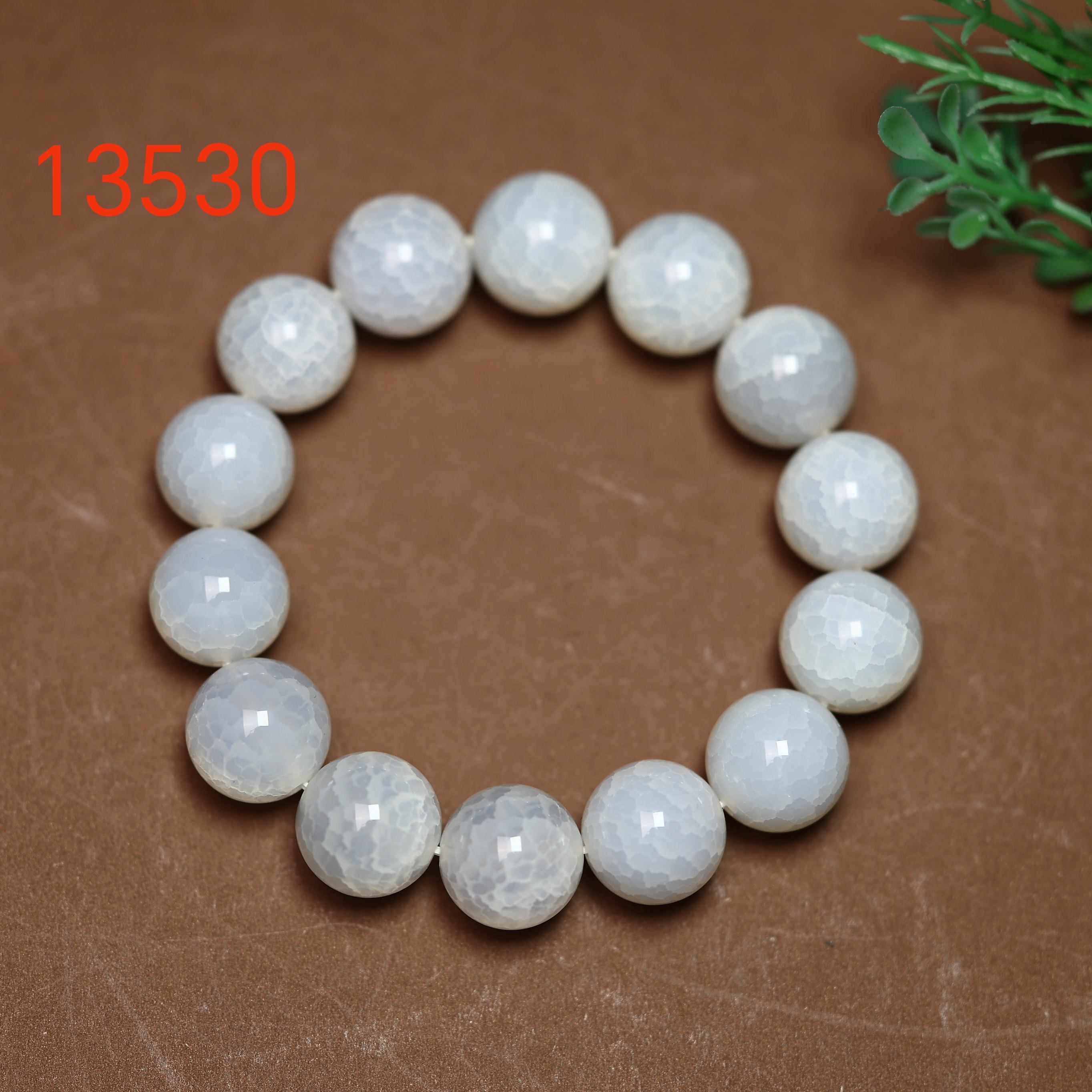 白龙鳞白玛瑙手链玉髓爆花水晶珠