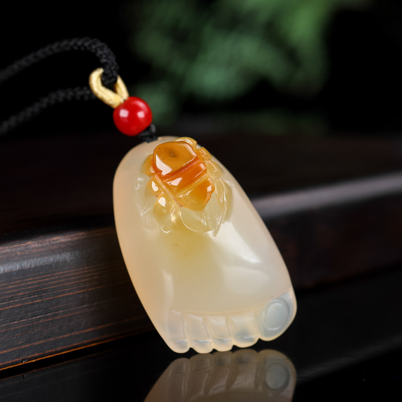 天然冰种白玉髓小脚丫吊坠俏色糖白玛瑙知足玉挂件项链玉佩钥匙扣