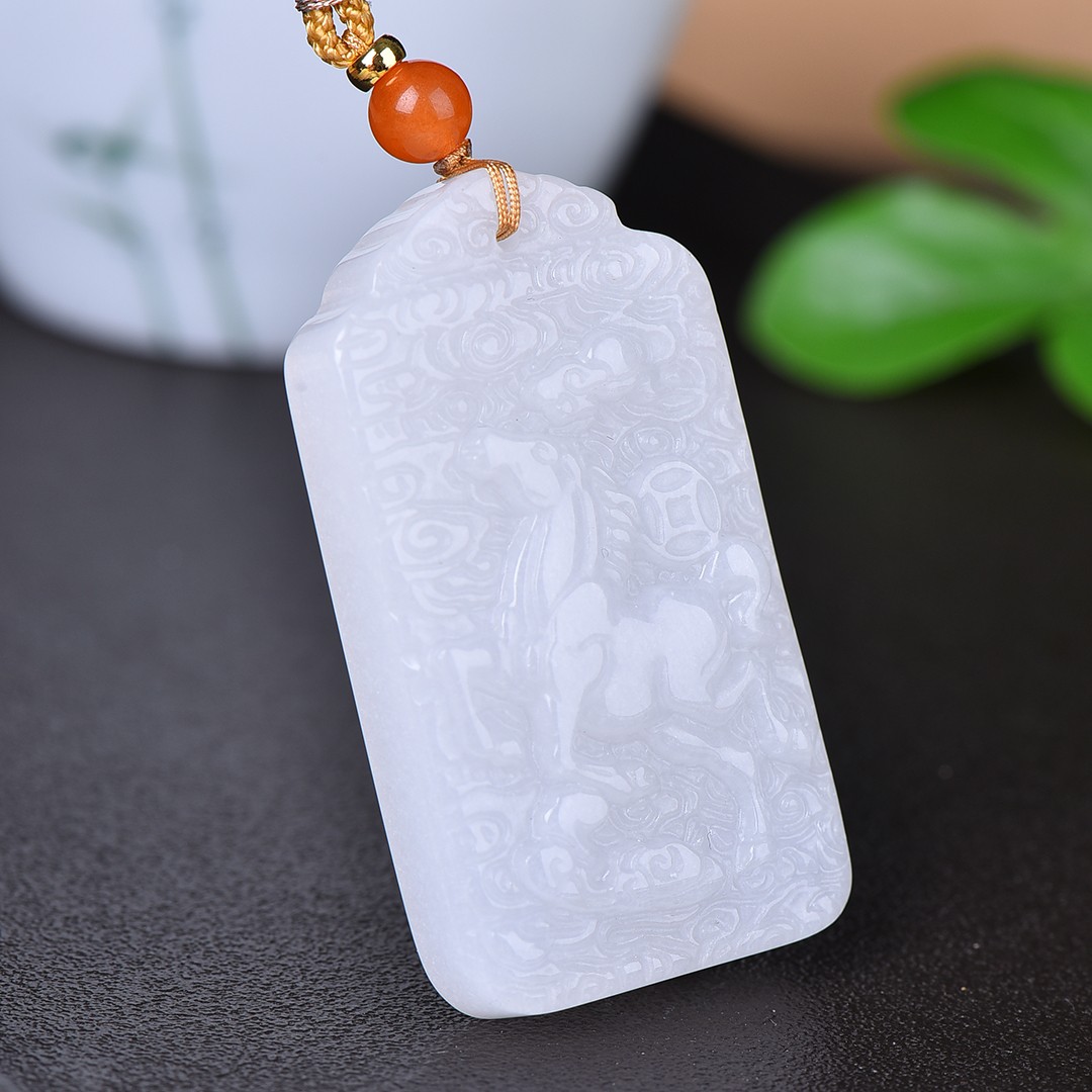 天然新疆金丝玉羊脂白招财马上有钱玉吊坠牌子男女款玉佩挂件项坠