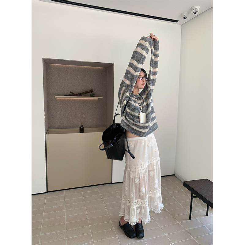 蕾丝拼接高腰花边长款裙子