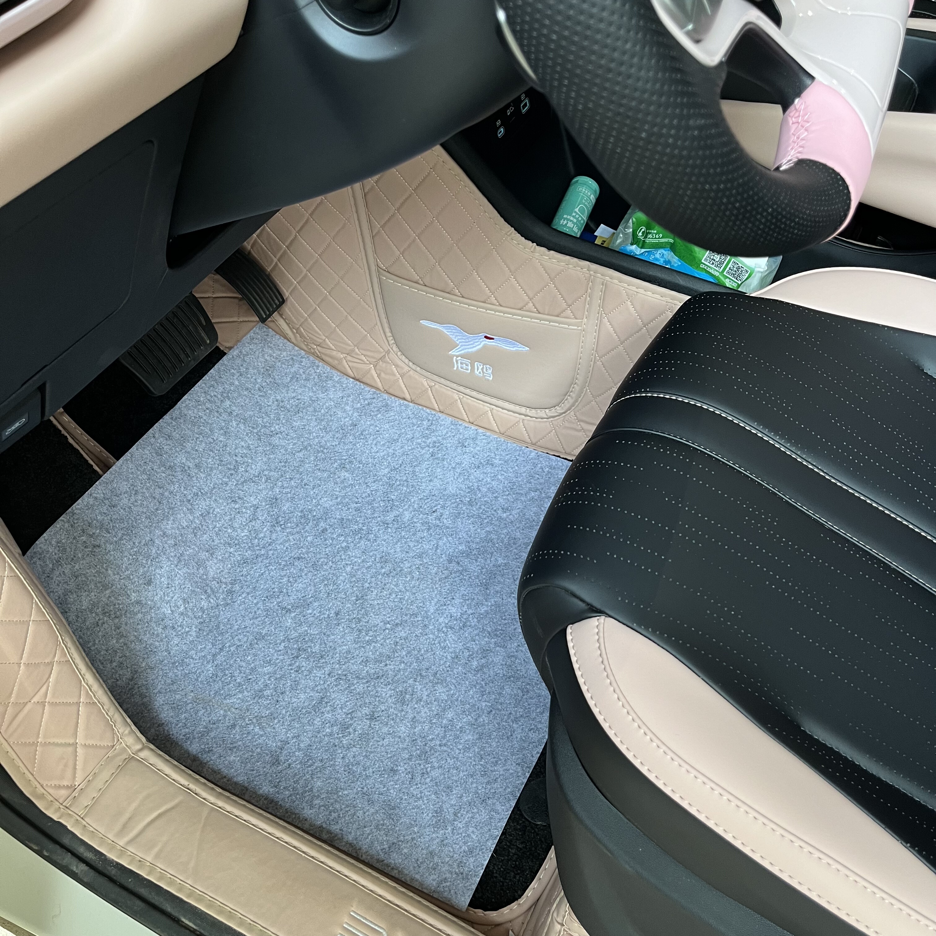 汽车一次性无纺布加厚脚垫保护垫防尘防滑垫雨雪天防水防泥巴脚垫