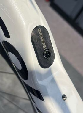 梅花Y1RS 公路车水壶架 升级 OVERFAST碳纤维电池仓盖 减重80g