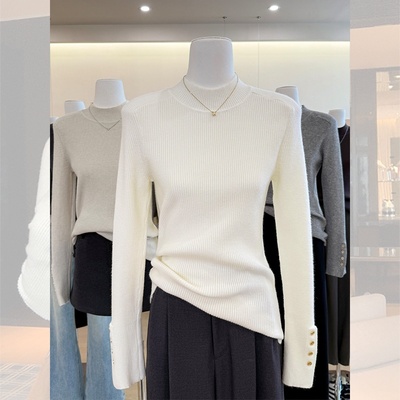 高级感燕麦色半高领针织打底衫女秋冬袖口纽扣内搭上衣设计感毛衣