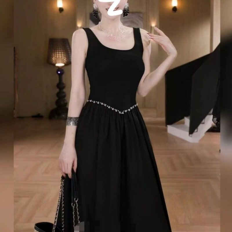 今年流行的漂亮裙子又a又飒御姐独特性感掐腰黑色吊带连衣裙夏季