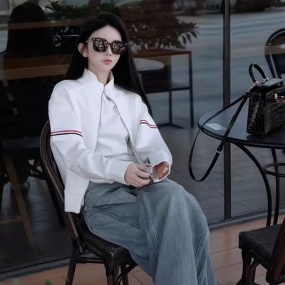 白色立领棒球服短外套女春秋新款双杠条时尚洋气网红炸街百搭上衣