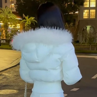 2025秋冬新款高级感洋气大毛领加厚保暖白色短款连帽棉衣外套女