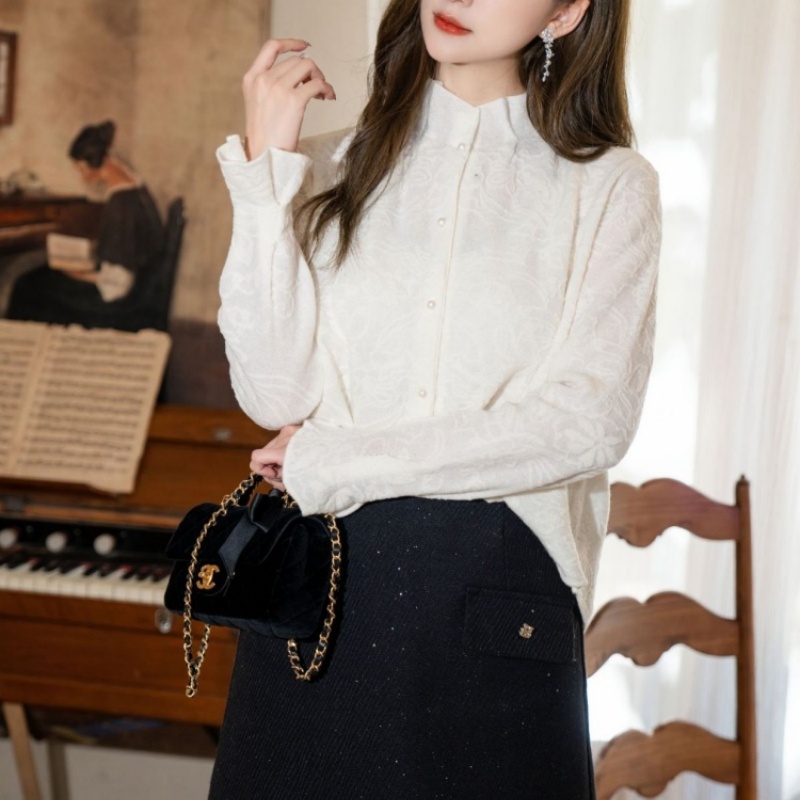 2025辛苦立体提花珍珠纽扣白色上衣