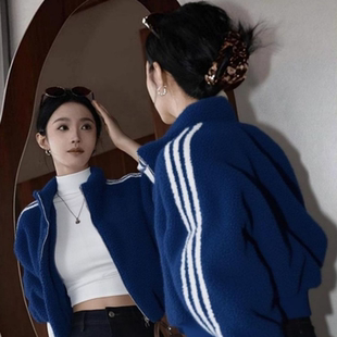 秋冬今年流行漂亮小香风轻奢高级超好看减龄紫色羊羔毛加绒外套女