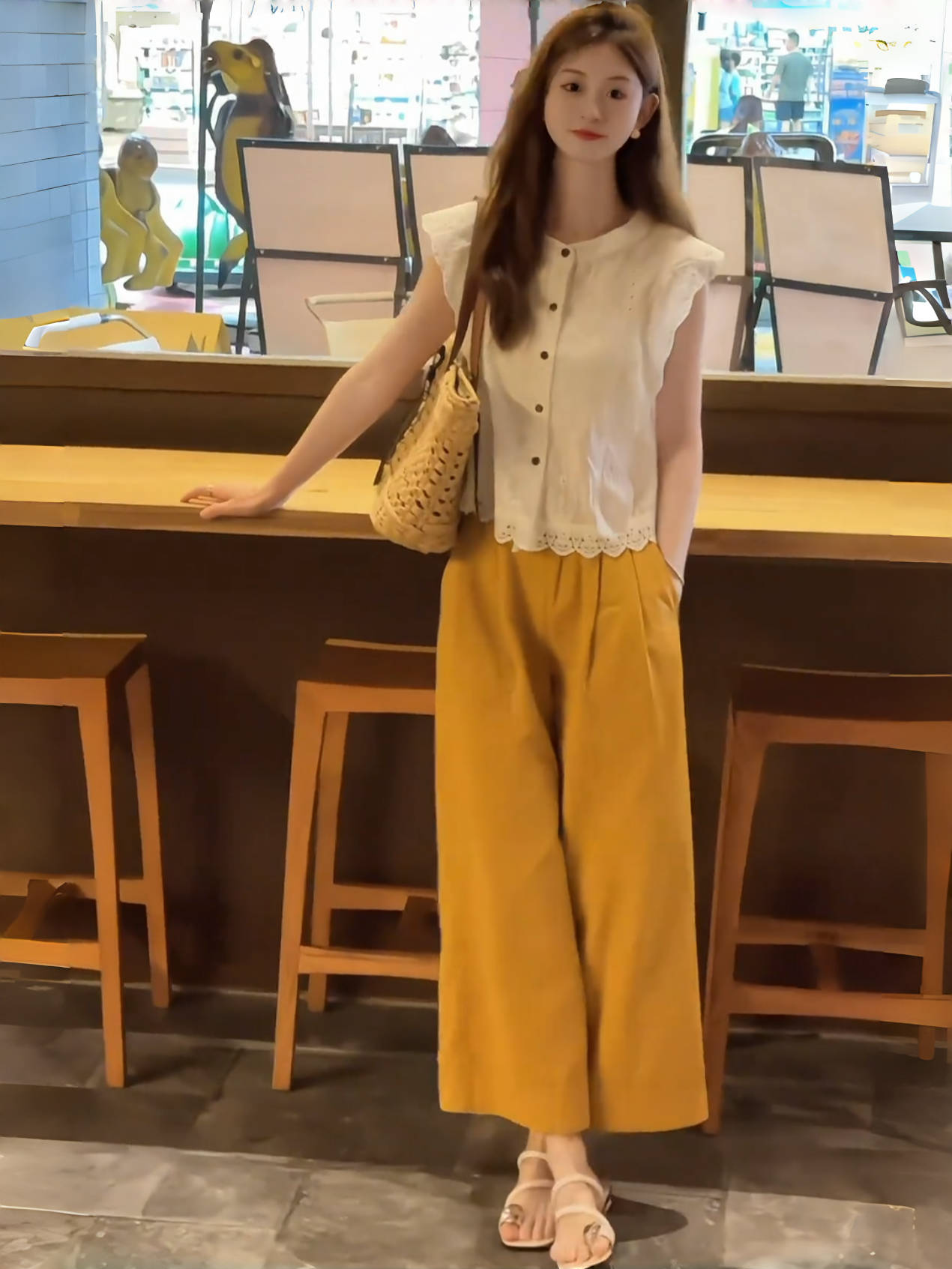 今年流行的漂亮套装女夏季小飞袖上衣阔腿裤小个子显高时尚两件套