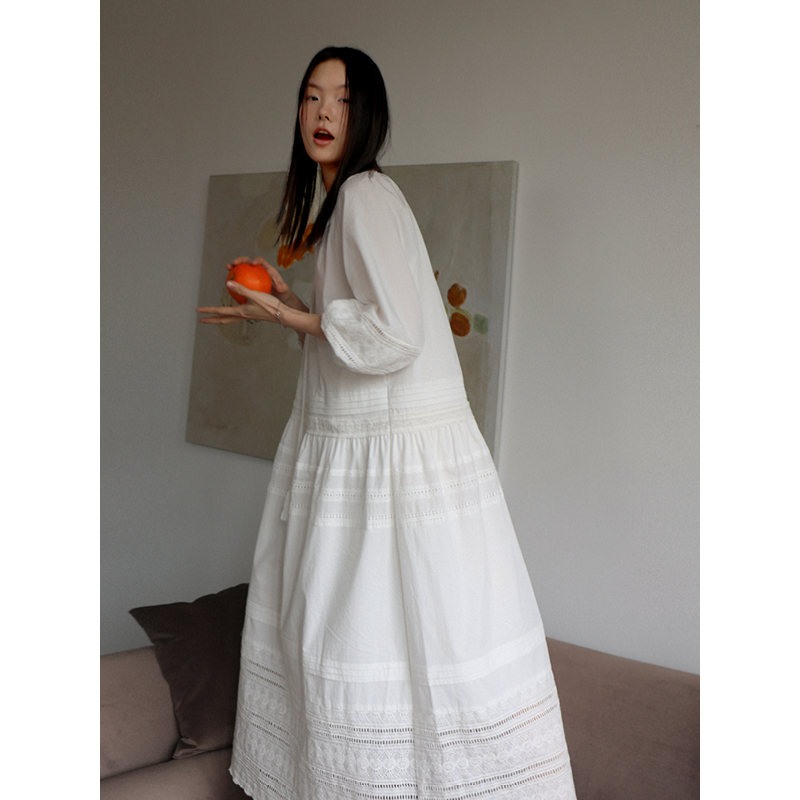 SUPERSCAPE法式复古 刺绣蕾丝拼接泡泡袖宽松A摆圆领长款连衣裙