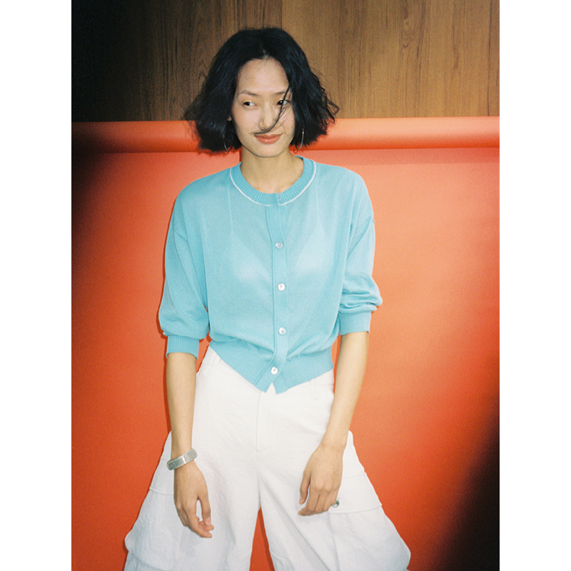 SUPERSCAPE素舶 领底撞色装饰线光泽贝壳扣针织空调衫