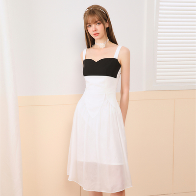 白色吊带肌理感环浪长裙