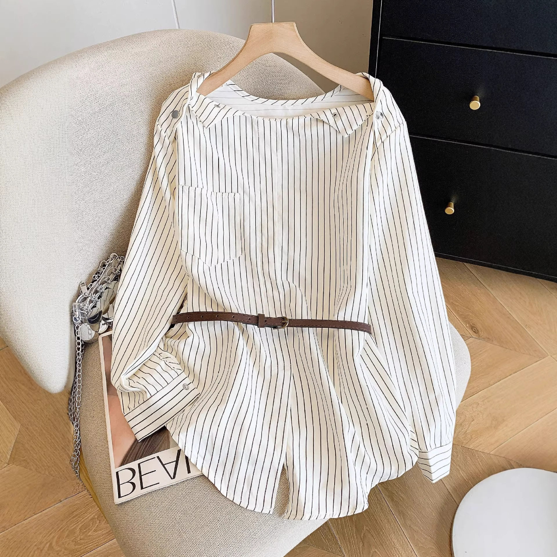 2026早春新款韩系穿搭不规则条纹长袖衬衫女法式设计感上衣A10208