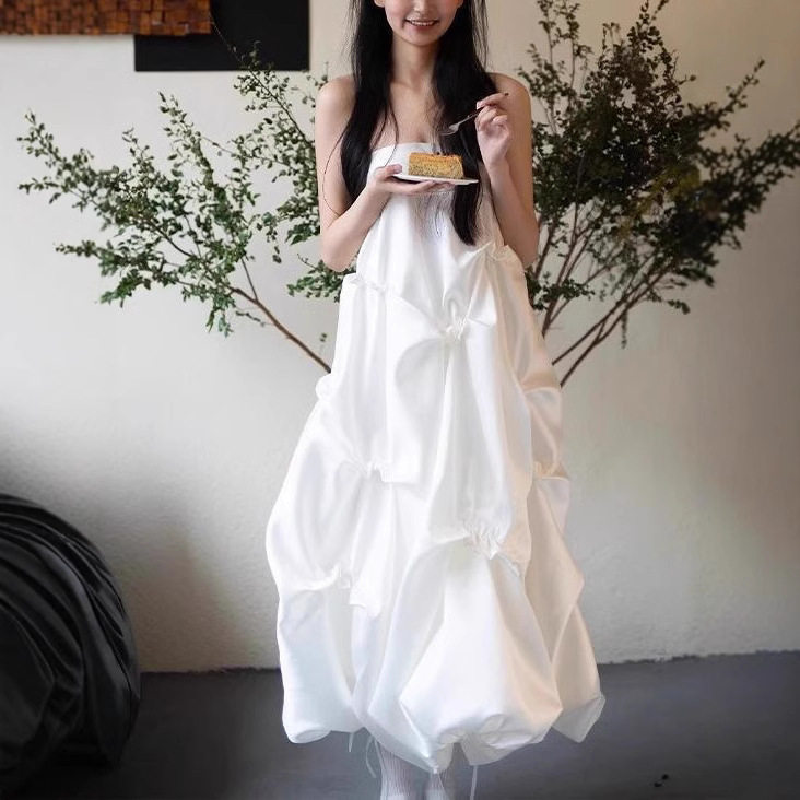 法式复古缎面白色抹胸连衣裙女收腰显瘦气质长袖中长款裙子蓬蓬裙