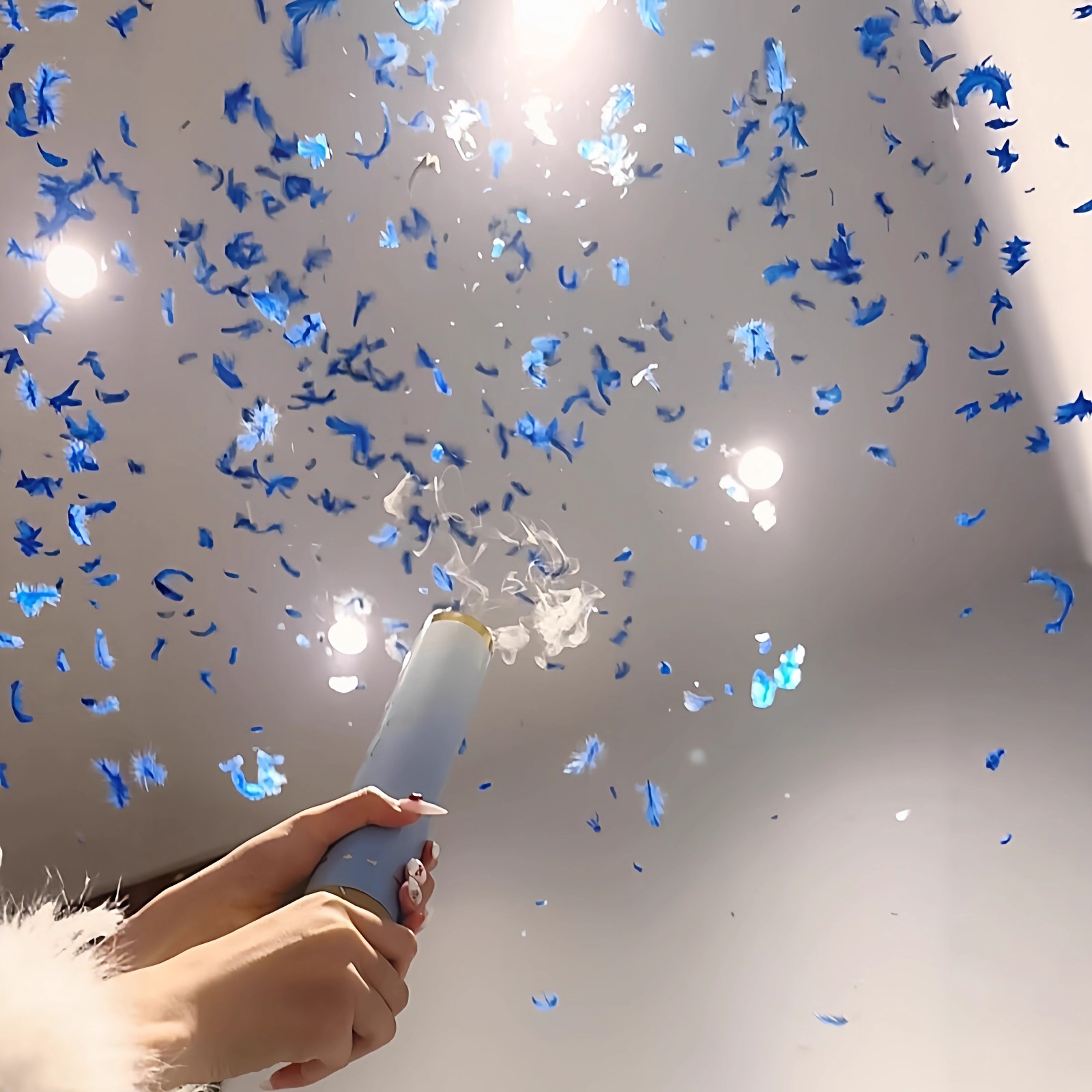 好朋友过年一起放这个羽毛雨吧～