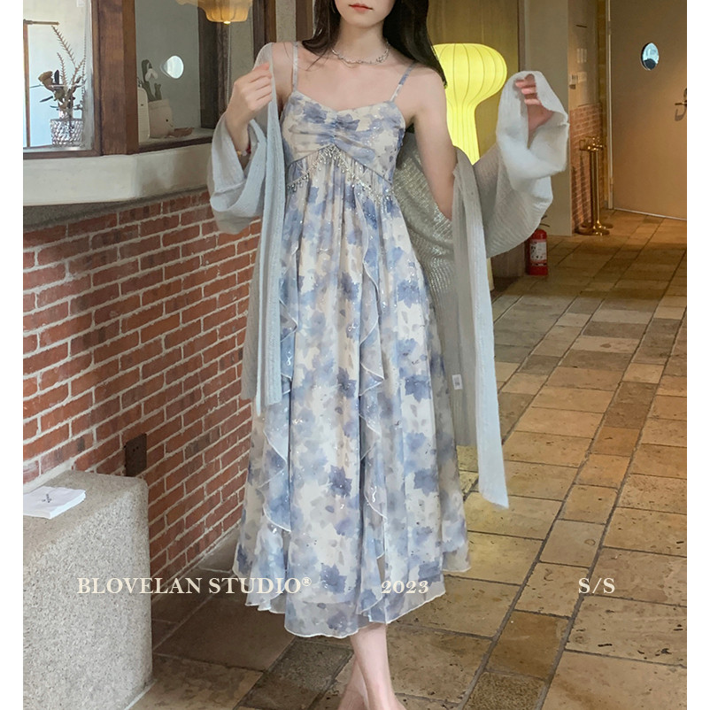 鲲栩岚抒温婉连衣裙气质高腰荷叶边闪片印花吊带裙2025中长裙