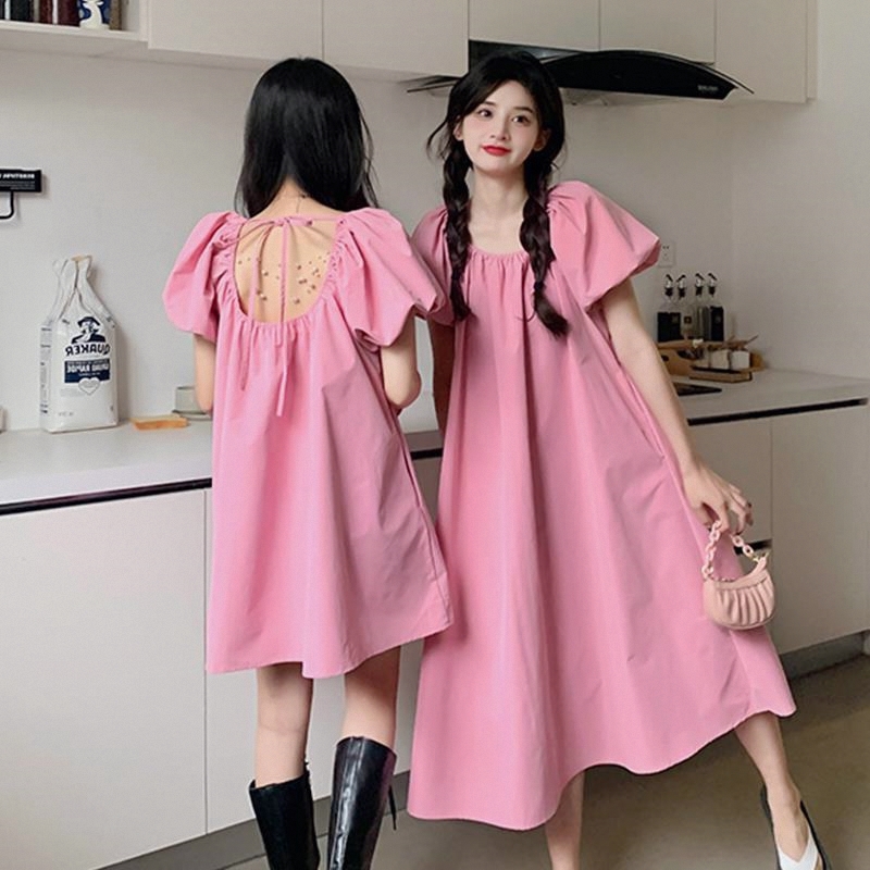 方领泡泡袖连衣裙女夏季2025新款法式露背初恋裙设计小众闺蜜裙子