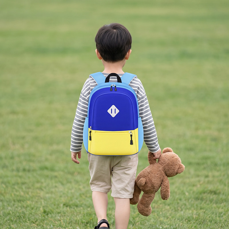 儿童小书包双肩包户外春游轻便旅行大容量背包男孩幼儿园研学女生图片