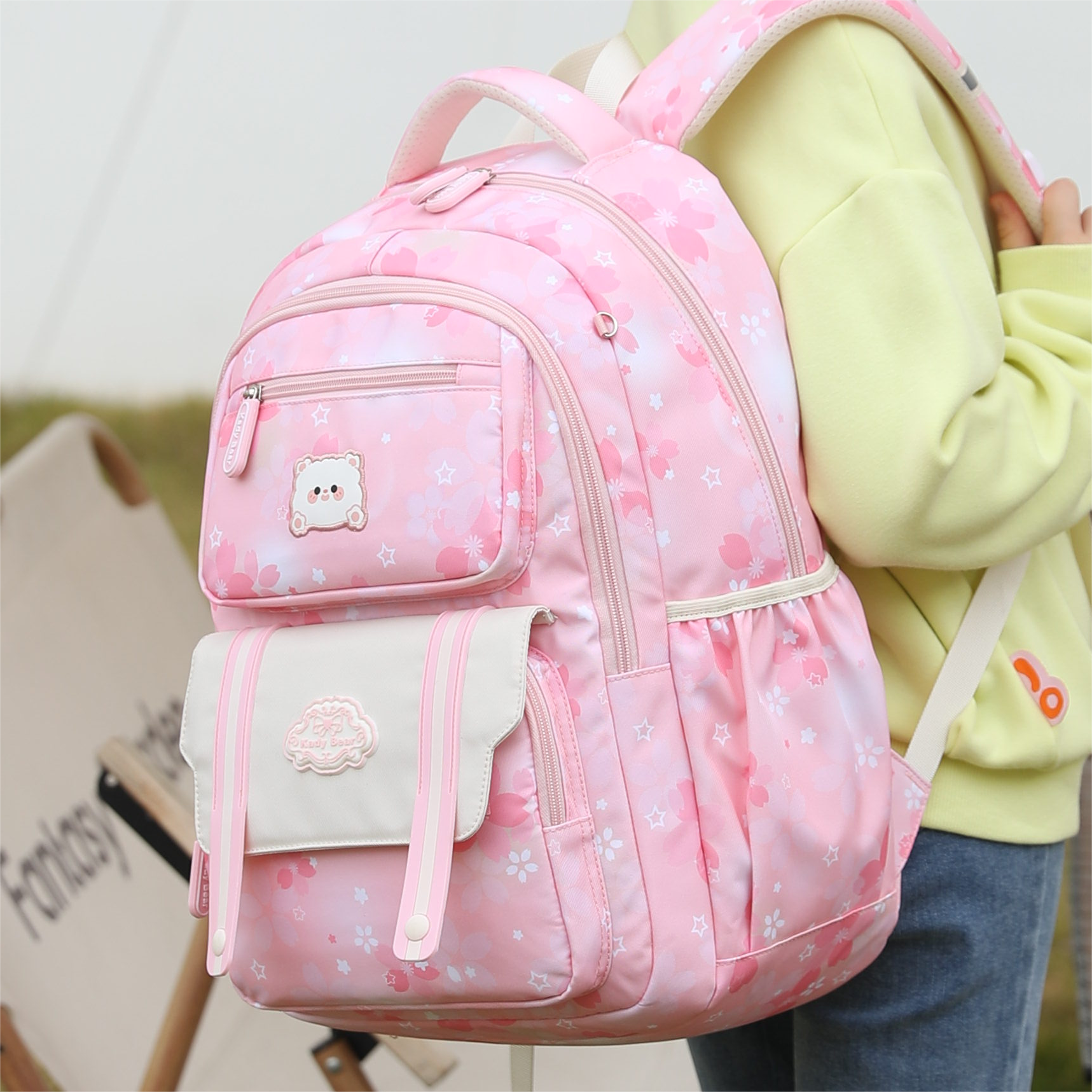2025新款女孩小学生书包三到六儿童一年级二女生大容量四减负护脊