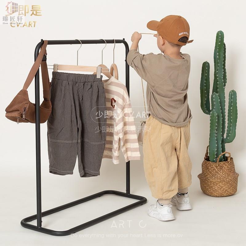童装店衣服怎么挂好看图片欣赏（童装店衣服怎么挂好看）